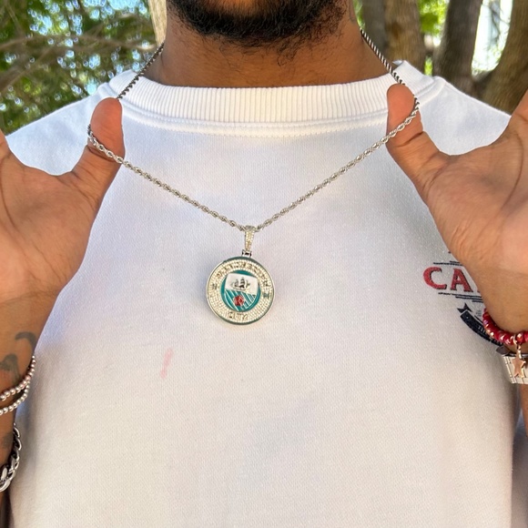 Manchester City Necklace Soccer Chain and Team Badge Pendant Gift - Picture 3 of 7
